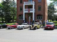 Photo of club member and cars in front of Bauch Hotel, OR